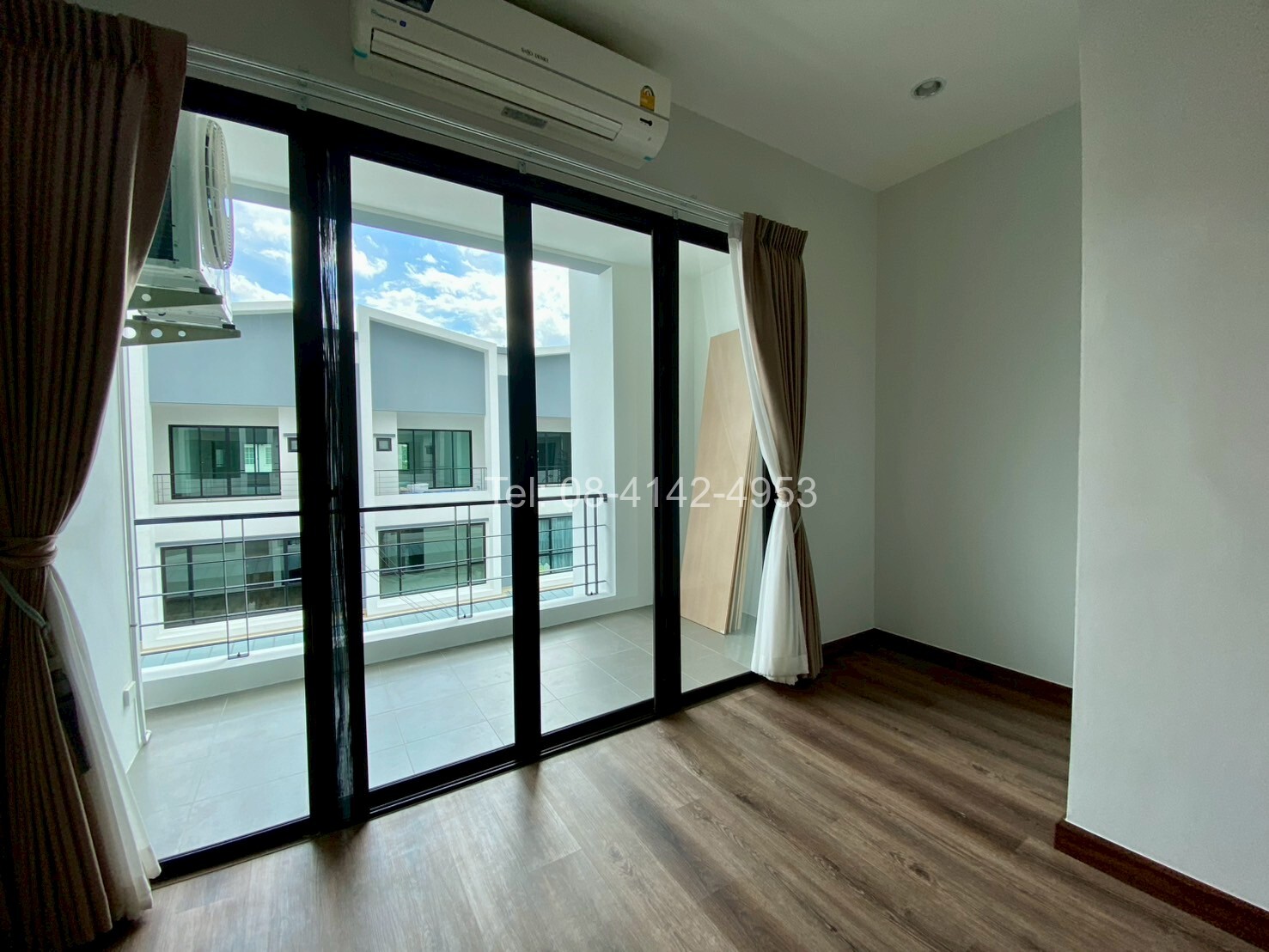 ระเบียงชั้น 3 หน้าบ้าน